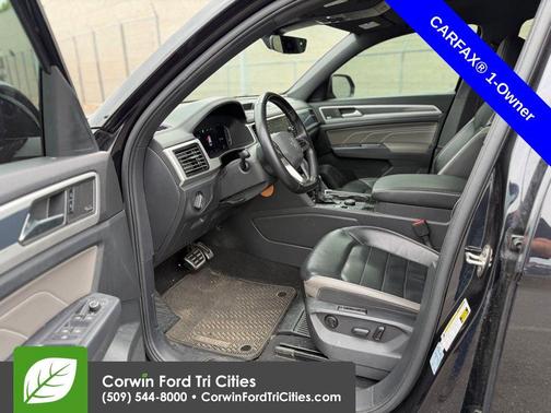 Deep Black Pearl 2021 Volkswagen Atlas Cross Sport 3.6L V6 SEL Premium R-Line