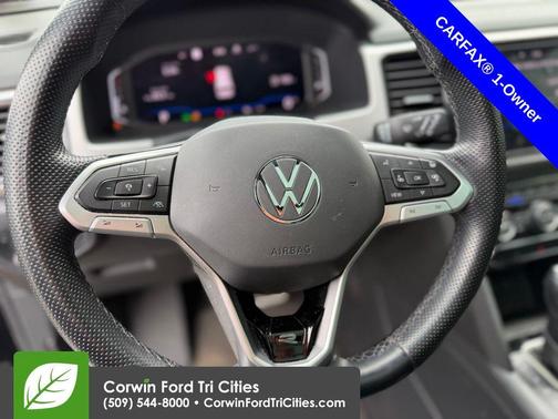 Deep Black Pearl 2021 Volkswagen Atlas Cross Sport 3.6L V6 SEL Premium R-Line