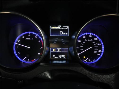 Photo 2 of 36 of 2017 Subaru Outback 2.5i Touring