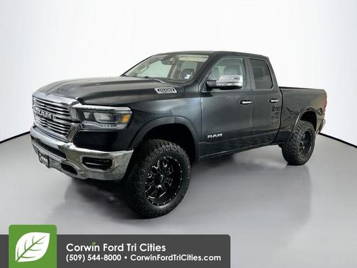 Diamond Black Crystal Pearlcoat 2020 RAM 1500 Laramie