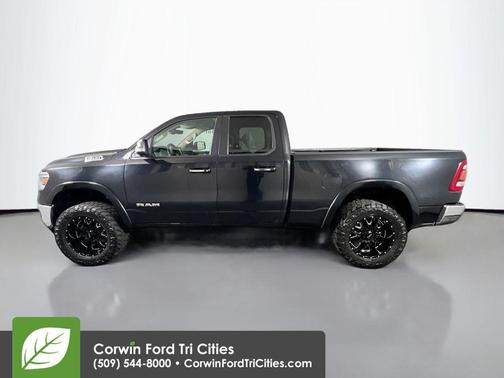 Diamond Black Crystal Pearlcoat 2020 RAM 1500 Laramie