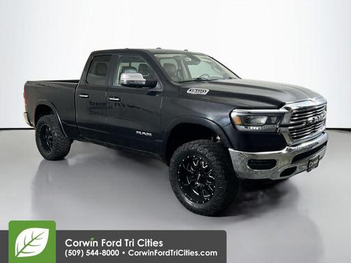 Diamond Black Crystal Pearlcoat 2020 RAM 1500 Laramie