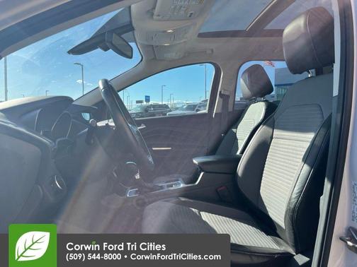 White Platinum Metallic Tri-Coat 2017 Ford Escape Titanium