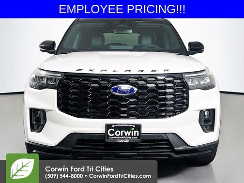 Star White Metallic Tri-Coat 2026 Ford Explorer ST-Line