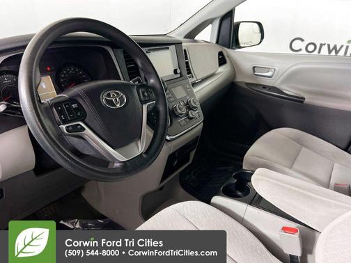 2016 Toyota Sienna LE