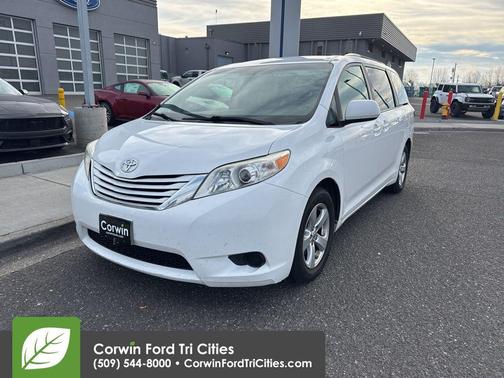 2016 Toyota Sienna LE
