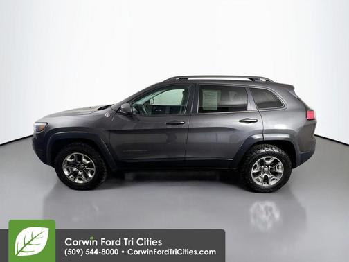 Granite Crystal Metallic Clearcoat 2019 Jeep Cherokee Trailhawk