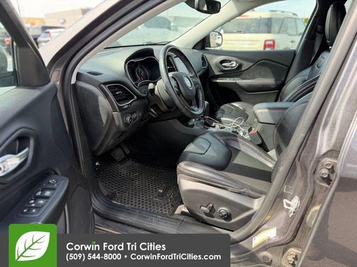 Granite Crystal Metallic Clearcoat 2019 Jeep Cherokee Trailhawk
