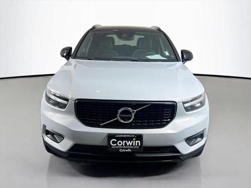 2022 Volvo XC40 T5 R-Design