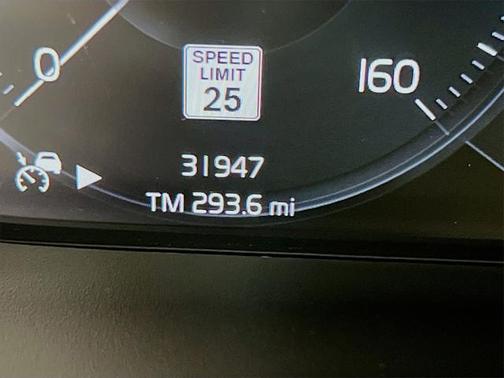 2022 Volvo XC40 T5 R-Design