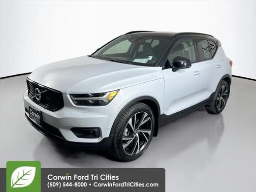 2022 Volvo XC40 T5 R-Design