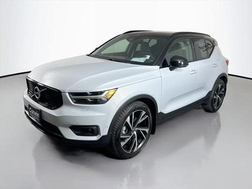 2022 Volvo XC40 T5 R-Design