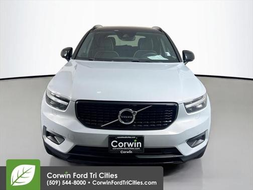 2022 Volvo XC40 T5 R-Design