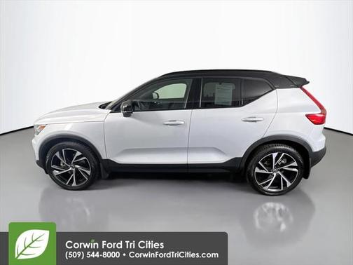 2022 Volvo XC40 T5 R-Design