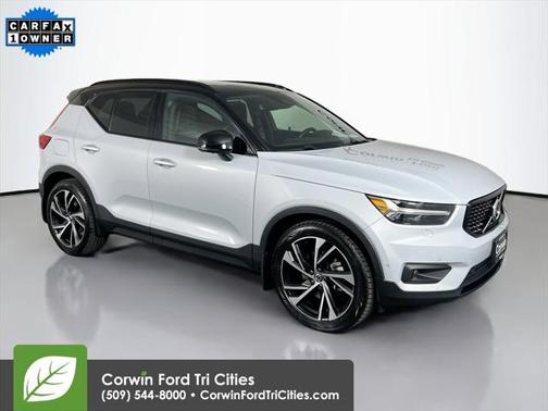 2022 Volvo XC40 T5 R-Design