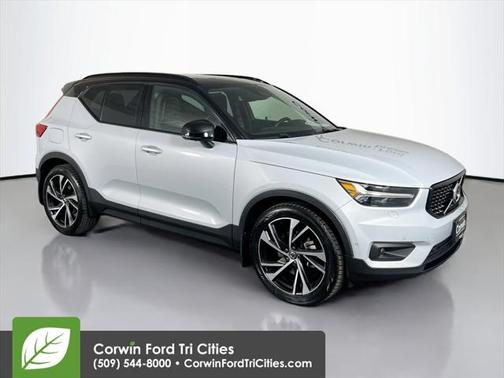 2022 Volvo XC40 T5 R-Design