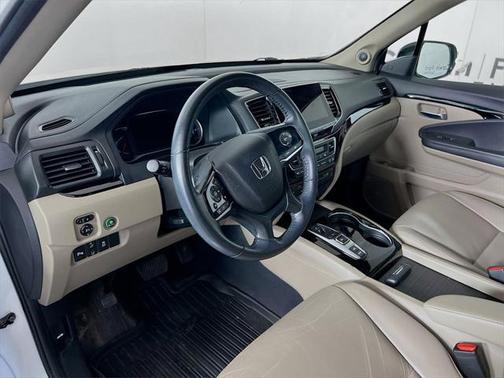 2022 Honda Pilot Touring 8-Passenger