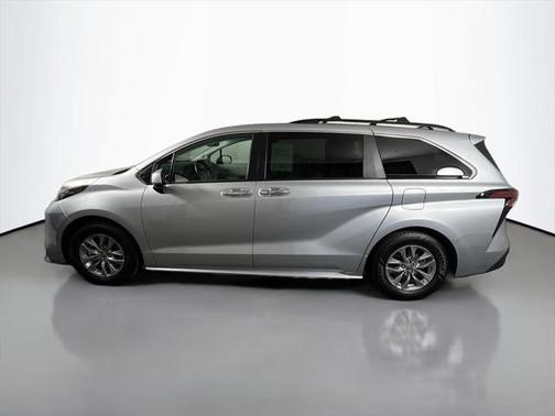 2022 Toyota Sienna XLE 7 Passenger