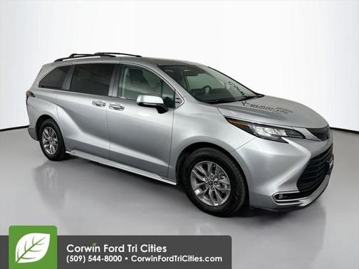 2022 Toyota Sienna XLE 7 Passenger
