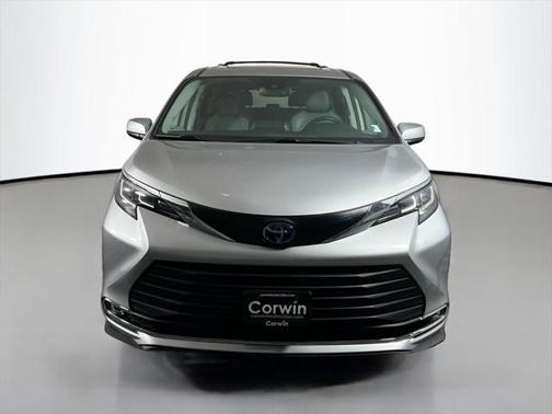 2022 Toyota Sienna XLE 7 Passenger