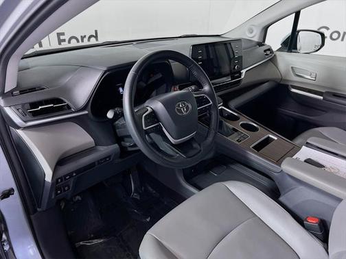 2022 Toyota Sienna XLE 7 Passenger