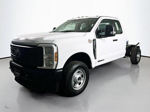 Oxford White 2026 Ford F-350 XL