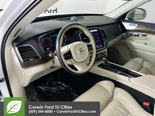 2016 Volvo XC90 T6 Momentum