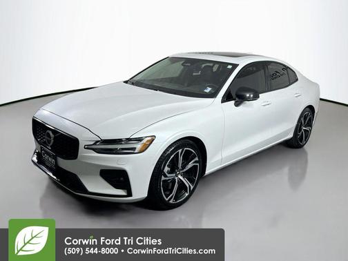 2024 Volvo S60 B5 Plus Dark Theme