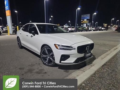 2024 Volvo S60 B5 Plus Dark Theme