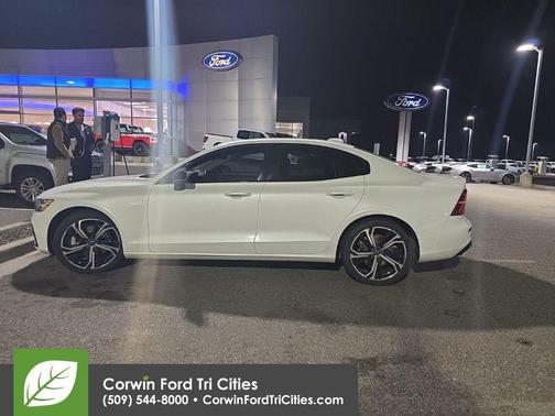 2024 Volvo S60 B5 Plus Dark Theme