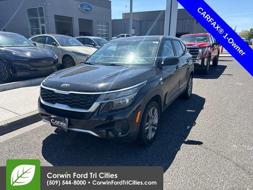 Black 2021 Kia Seltos LX