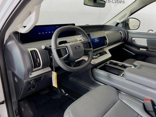 Star White Metallic Tri-Coat 2026 Ford Expedition Max Active 4x4