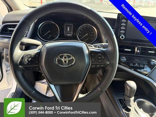 Wind Chill Pearl/Midnight Black Metallic 2024 Toyota Camry SE