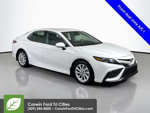 Wind Chill Pearl/Midnight Black Metallic 2024 Toyota Camry SE