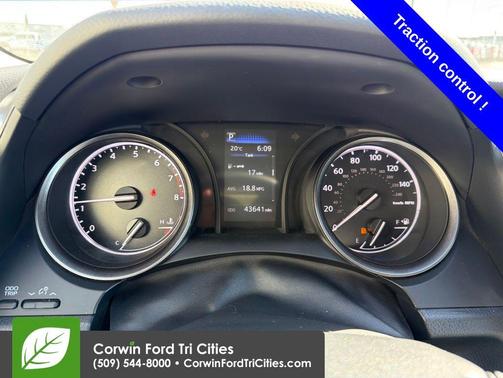 Wind Chill Pearl/Midnight Black Metallic 2024 Toyota Camry SE