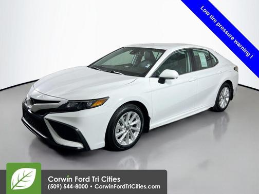 Wind Chill Pearl/Midnight Black Metallic 2024 Toyota Camry SE