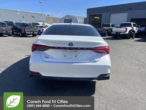 2021 Toyota Avalon Hybrid XLE Plus
