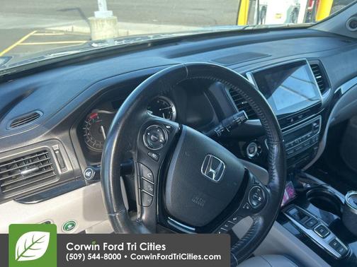 Lunar Silver Metallic 2018 Honda Pilot Touring