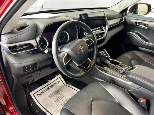 2022 Toyota Highlander Platinum
