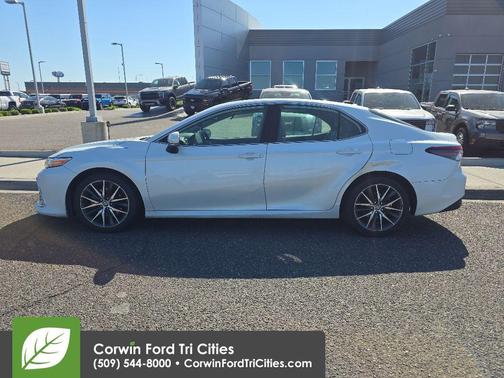 Wind Chill Pearl 2021 Toyota Camry XLE