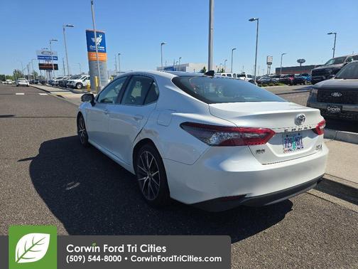 Wind Chill Pearl 2021 Toyota Camry XLE