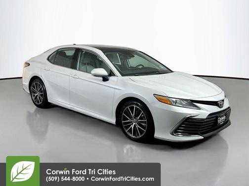 Wind Chill Pearl 2021 Toyota Camry XLE