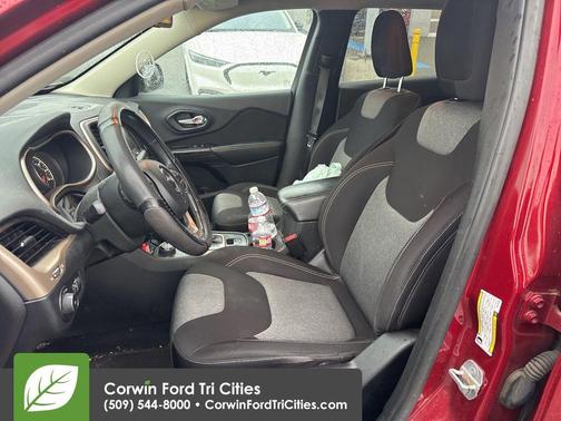 Brilliant Black Crystal Pearlcoat 2014 Jeep Cherokee Latitude