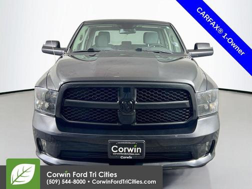Brilliant Black Crystal Pearlcoat 2016 RAM 1500 Tradesman/Express