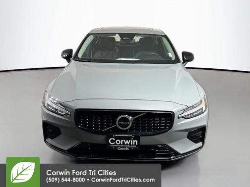 Thunder Grey Metallic 2024 Volvo S60 B5 Core Dark Theme