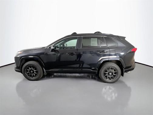 2022 Toyota RAV4 Hybrid SE