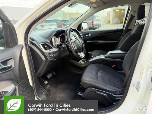 Vice White 2018 Dodge Journey SE