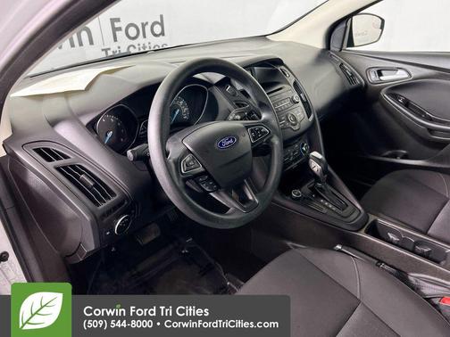 Oxford White 2016 Ford Focus SE