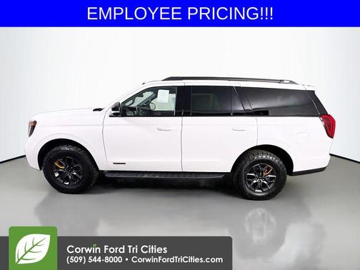 Star White Metallic Tri-Coat 2026 Ford Expedition Tremor