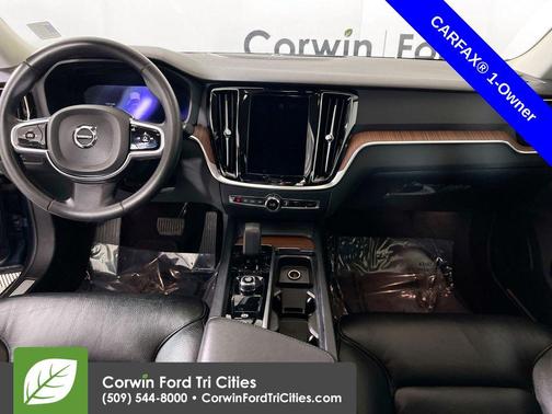 2024 Volvo S60 B5 Plus Dark Theme